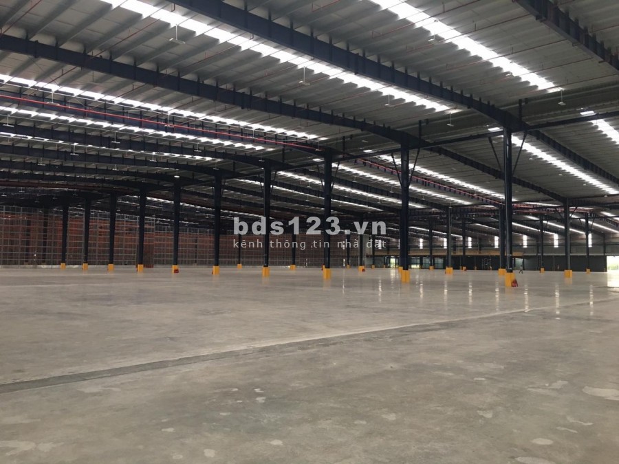 Cho thuê 2600m2, 5000m2 kho Tại KCN Vsip. PCCC tự động có cửa dock, an ninh 24/7. LH 0988457392