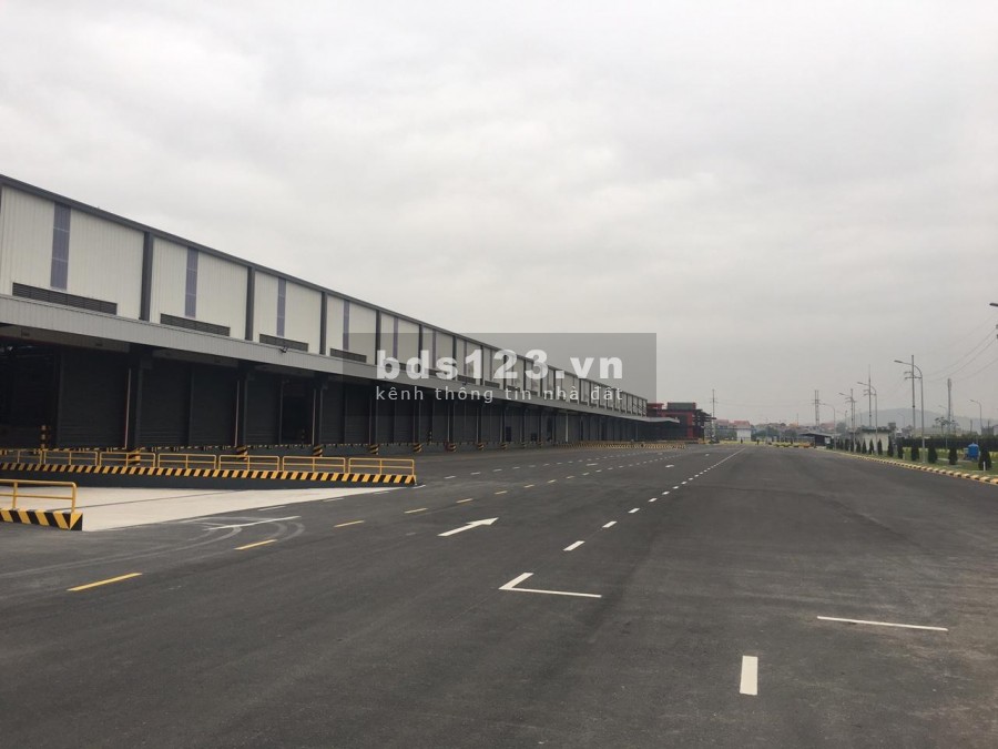 Cho thuê 2600m2, 5000m2 kho Tại KCN Vsip. PCCC tự động có cửa dock, an ninh 24/7. LH 0988457392