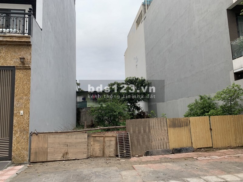 Bán lô đất tại khu đấu giá Tầm Dâu, Việt Hưng, DT 96m2, vị trí siêu đẹp.