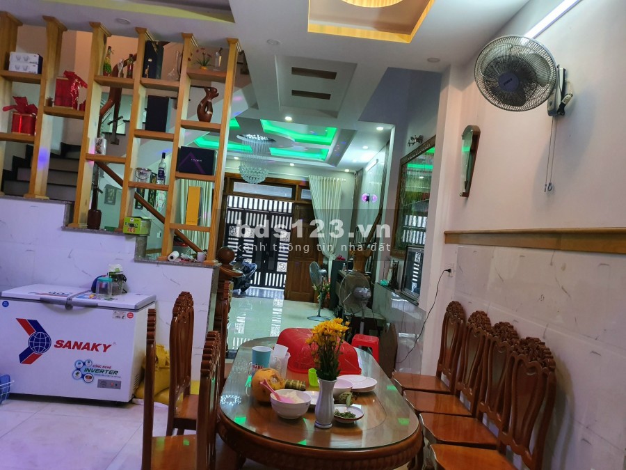 Chủ ngộp nợ gấp bán nhà 3 tầng, 5.3x10m, hxh 5m, giá 6 tỷ