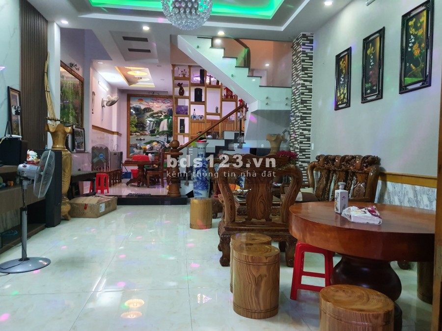 Chủ ngộp nợ gấp bán nhà 3 tầng, 5.3x10m, hxh 5m, giá 6 tỷ