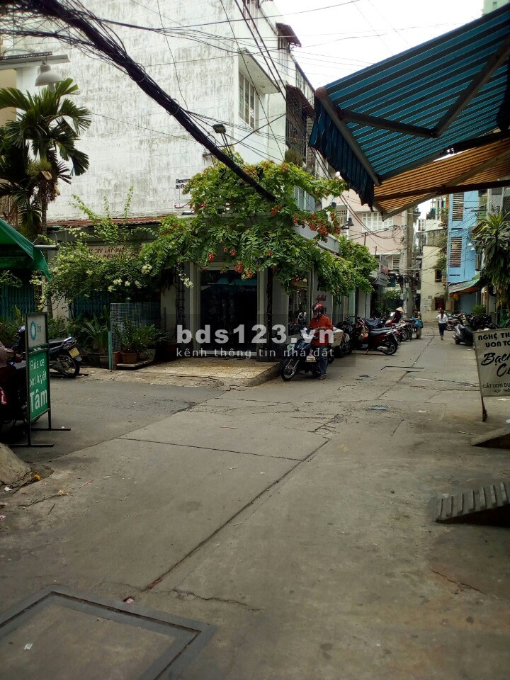 PHÒNG BAN CÔNG MÁY LẠNH MÁT MẺ NGAY LÝ CHÍNH THẮNG Q3