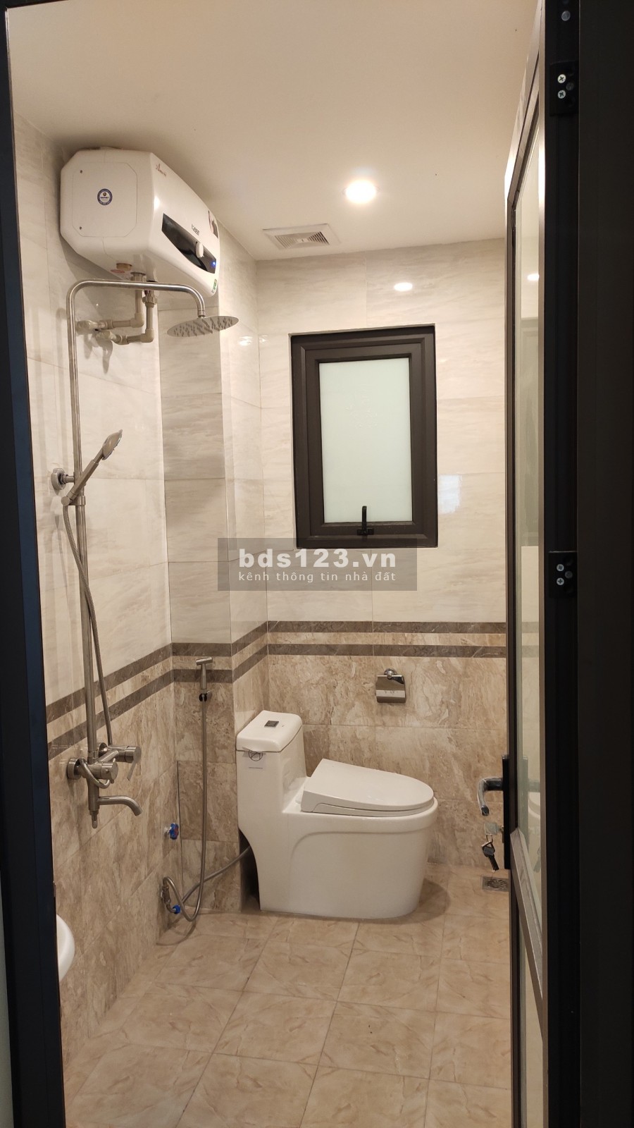 Bán nhà PL mới đẹp ở luôn 5 tầng x 33m2 ngõ 27 Võ Chí Công giá 3,65 tỷ