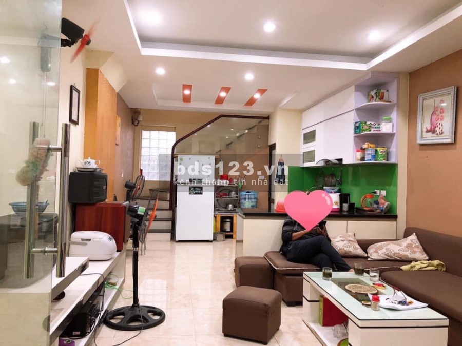 Nhà mới đất rẻ Cầu Giấy, 50m2, mt: 4.5m, giá nhỉnh 85tr/m2.