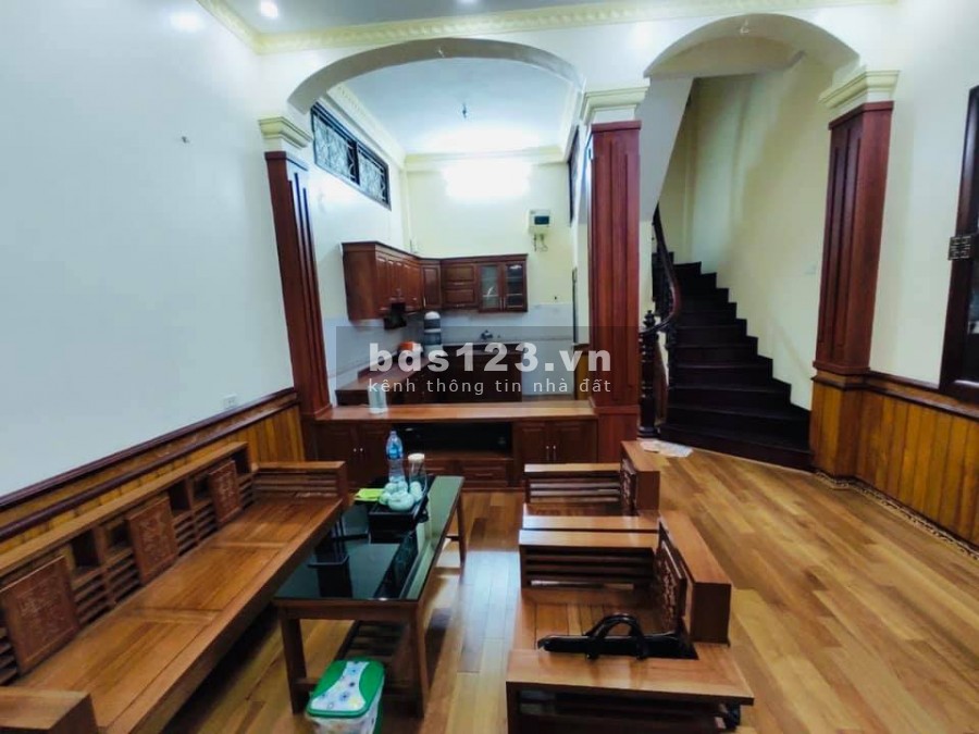 Đường Xuân Thủy, Q. Cầu Giấy, 50m2x5 tầng, MT 4.8m. Nhỉnh 4 tỷ.
