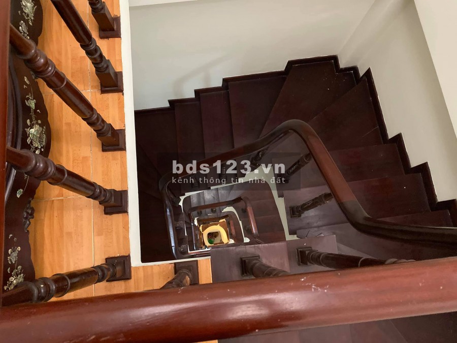 Bán nhà Minh Khai 30m2 x 5 tầng, gần ngõ ô tô, giá nhỉnh 3 tỷ.