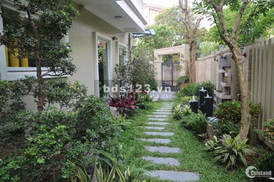 HIẾM NHÀ BÁN! Nguyễn Văn Cừ, Long Biên 80m2, MT6.5m ô tô vào nhà, 7.1 tỷ.