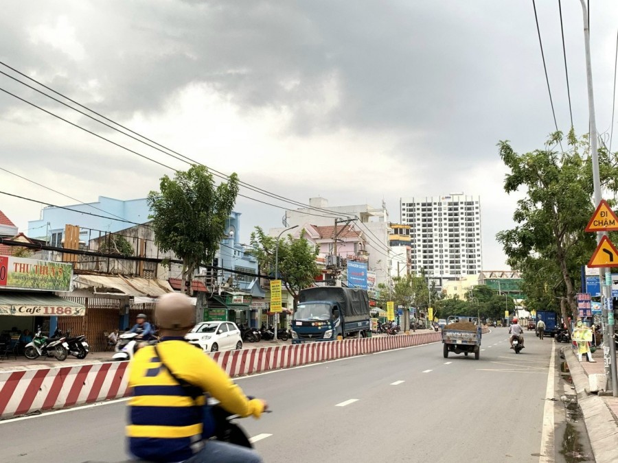 6 căn rổ hàng mặt tiền Huỳnh Tán Phát, Quận 7