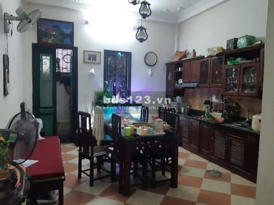 Nhà khu phân lô Lạc Trung, đi lại giao thông thuận tiện, oto nhỏ đổ cửa nhà