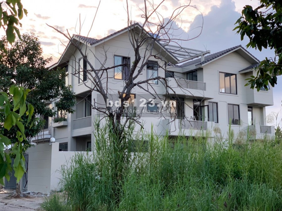Biệt thự Phú Xuân Nhà Bè! 10x24m2 3 lầu