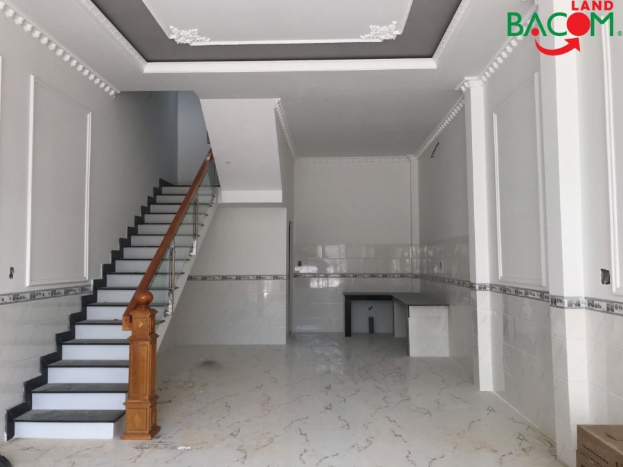 Bán nhà mới xây ở phường Hố Nai, gần giáo xứ Xuân Trà, cách đường Nguyễn Ái Quốc chỉ khoảng 300m. giá 2ty550