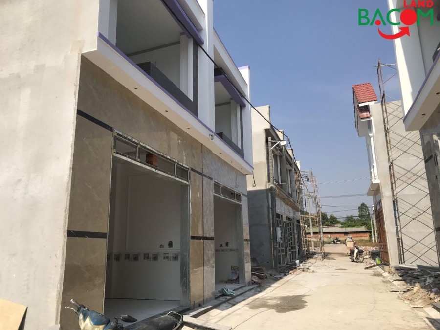 Bán nhà mới xây ở phường Hố Nai, gần giáo xứ Xuân Trà, cách đường Nguyễn Ái Quốc chỉ khoảng 300m. giá 2ty550