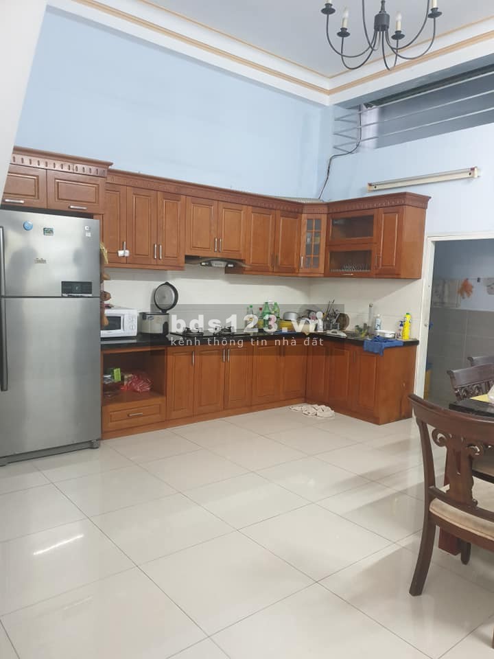 Bán nhà Đường Trần Bình Trọng DT: 68m2, LH : 0932155399.