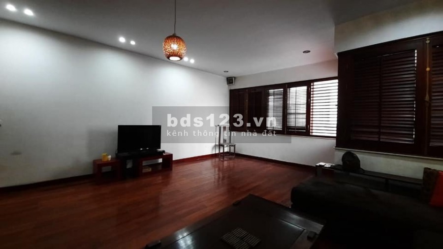 NHÀ ĐẸP BỒ ĐỀ, CÁCH HỒ VÀI BƯỚC CHÂN, 54m, 5 tầng, MT 6m, nội thất tây Âu, 5.56 tỷ