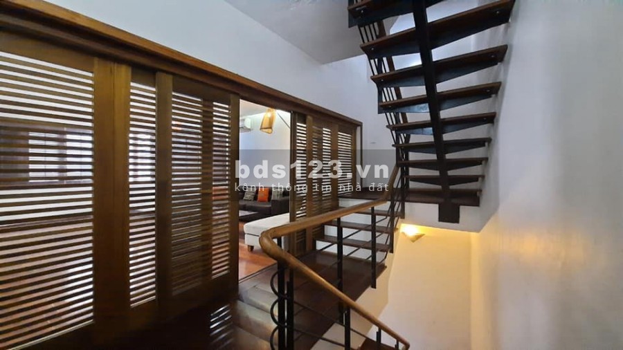 NHÀ ĐẸP BỒ ĐỀ, CÁCH HỒ VÀI BƯỚC CHÂN, 54m, 5 tầng, MT 6m, nội thất tây Âu, 5.56 tỷ