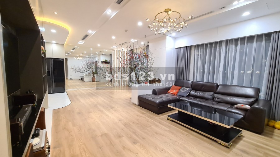 Bán gấp Mặt ngõ Đê Trần Khát Chân giá 2,1 tỷ, 28mx4T, ở luôn
