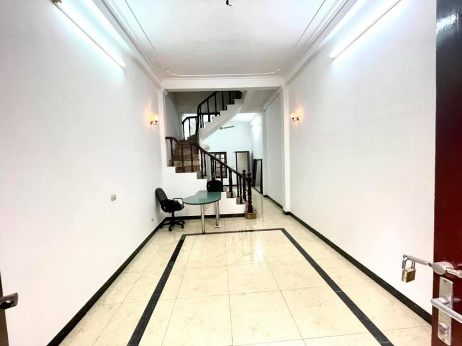 Bán nhà phân lô Lữ Đoàn Phòng Không oto đậu cửa Ngõ 176 Lê Trọng Tấn 42M2, 4 Tầng, giá 120tr/m2. LH 0913458362