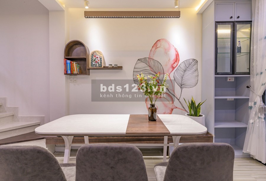 Bán tòa nhà VP phố Thái Hà 70m x 8t, trên ở Penthouse dưới Văn Phòng gara Ô tô