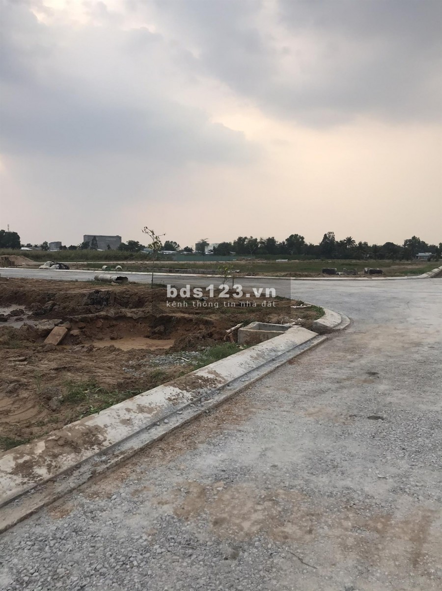 CẦN RA CÁC NỀN LIỀN KỀ GIÁ TỐT CHIẾC KHẤU CAO
