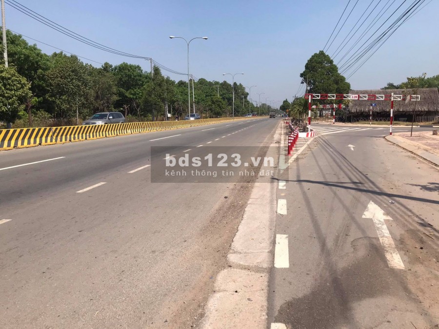Bán đất mặt tiền QL 13. Chủ gửi ra gấp trong tháng. giá đầu tư