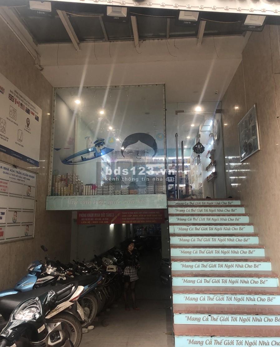 Bán tòa nhà VP phố Thái Hà 70m x 8t, trên ở Penthouse dưới Văn Phòng gara Ô tô
