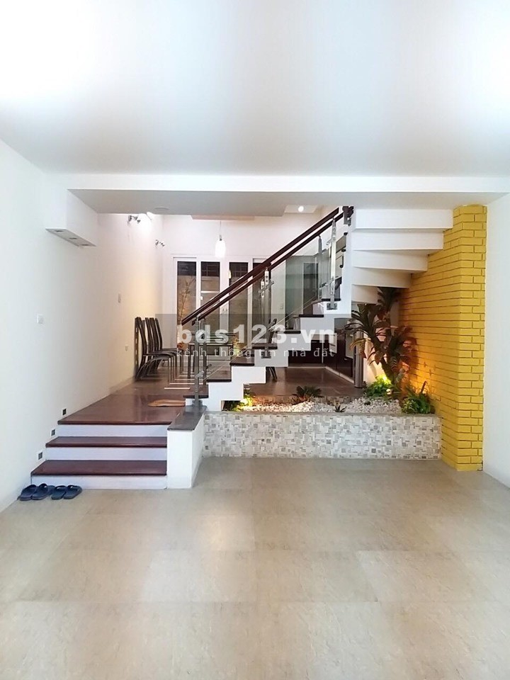 Bán gấp nhà Ngọc Lâm, oto 7 chỗ vào nhà, 65m2,Kinh Doanh