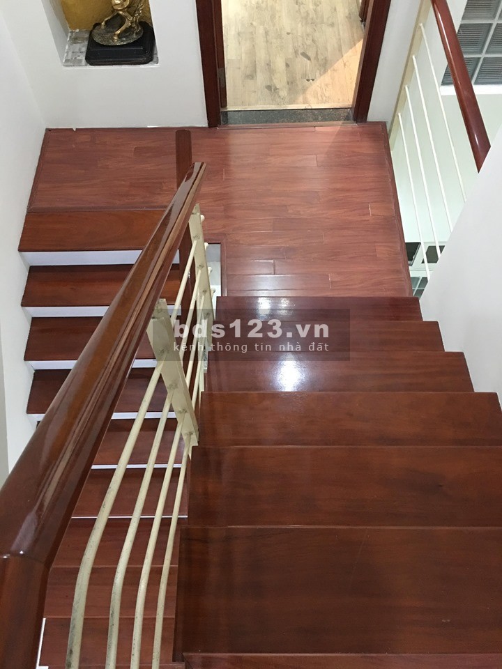 Bán gấp nhà Ngọc Lâm, oto 7 chỗ vào nhà, 65m2,Kinh Doanh
