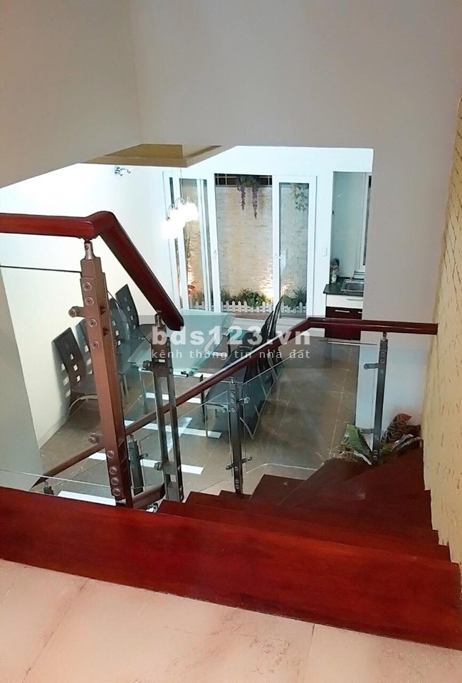 Bán gấp nhà Ngọc Lâm, oto 7 chỗ vào nhà, 65m2,Kinh Doanh
