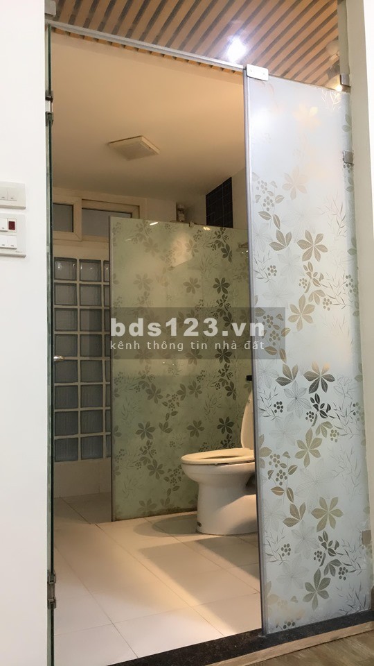 Bán gấp nhà Ngọc Lâm, oto 7 chỗ vào nhà, 65m2,Kinh Doanh