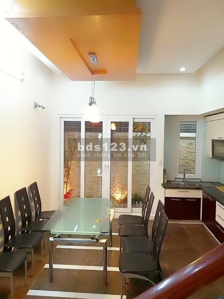 Bán gấp nhà Ngọc Lâm, oto 7 chỗ vào nhà, 65m2,Kinh Doanh