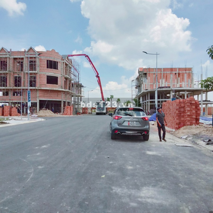 Shophouse xây sẵn (1 trệt - 1 lửng - 2 lầu - 1 tum) chỉ 4.6 tỷ/căn, thanh toán 24th, hỗ trợ vay 70%