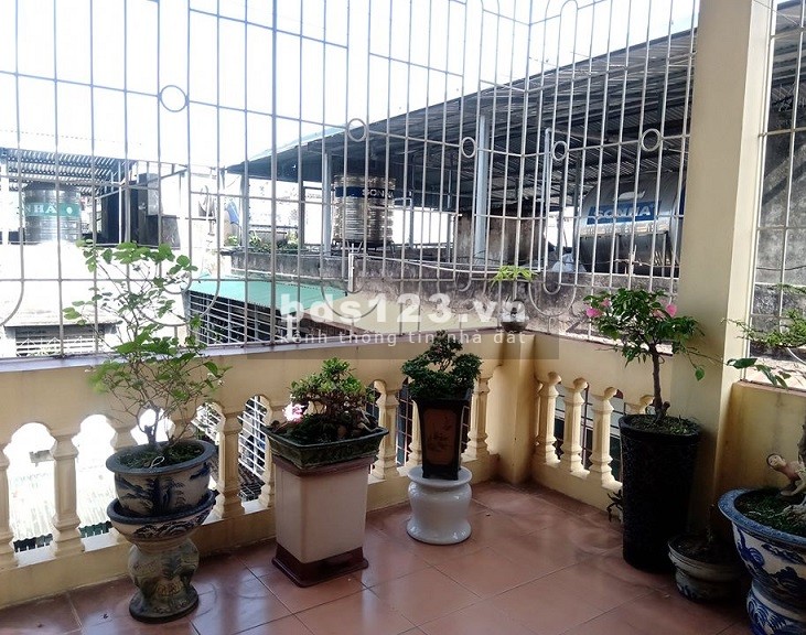 Bán gấp nhà đẹp quận Thanh Xuân, 35m2, ô tô đỗ, giá chỉ nhỉnh 2 tỷ