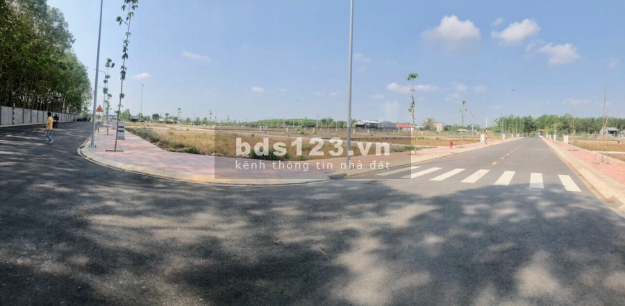 Bán vài lô đất tuyến số 4, khu công nghiệp becamex, đường nhựa 28m, sổ hồng riêng, thổ cư