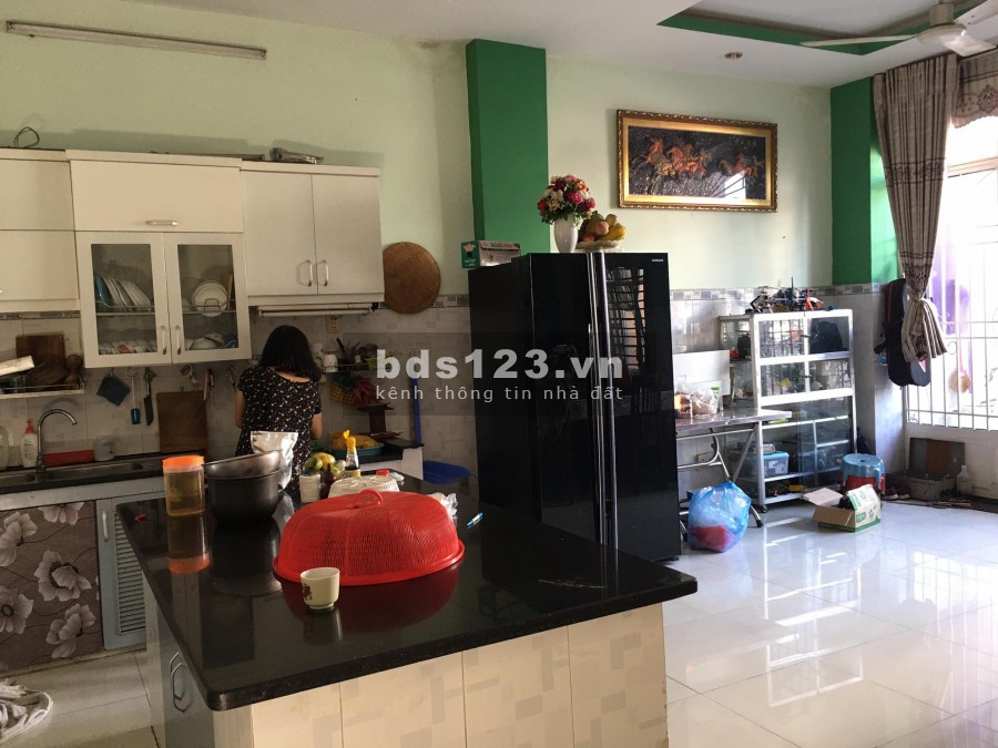 Hiếm ngang 8m Bán nhà MT Văn Cao, Quận Tân Phú, vườn cây rau củ qua trên sân thượng