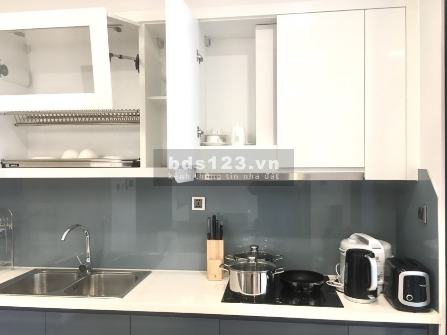 BÁN NHANH CĂN HỘ VINHOMES METROPOLIS 29 LIỄU GIAI DT: 82M2 2PN FULL ĐỒ LH 0915436246