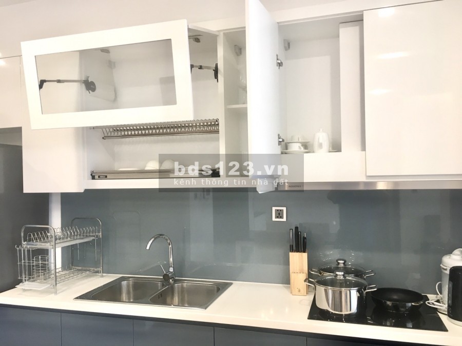 BÁN NHANH CĂN HỘ VINHOMES METROPOLIS 29 LIỄU GIAI DT: 82M2 2PN FULL ĐỒ LH 0915436246