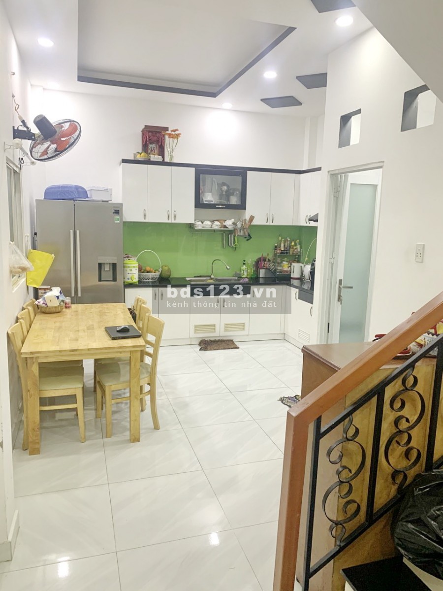 Bán nhà đẹp 2 lầu hẻm 5m đường Âu Dương Lân Phường 3 Quận 8