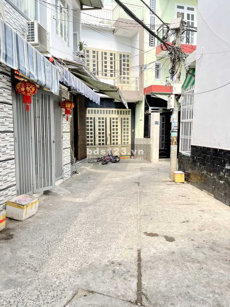 Bán nhà đẹp 2 lầu hẻm 5m đường Âu Dương Lân Phường 3 Quận 8