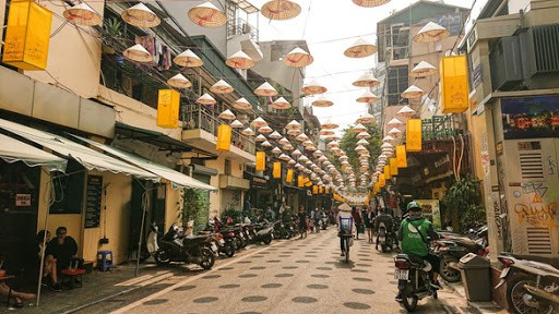 Hiếu BĐS bán nhà Mặt phố Đào Duy Từ .DT 235m2 _8 tầng giá 190 tỷ.