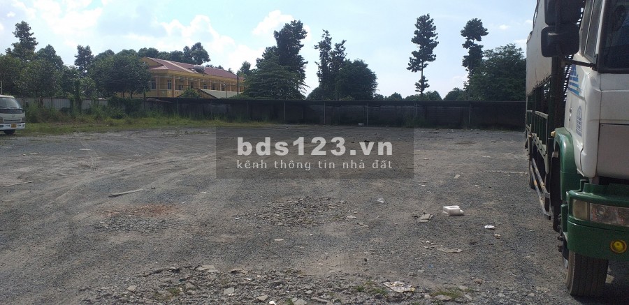 Cho thuê Bãi mặt tiền đường DT743, gần ngã tư 550 Tp Thuận An, Bình Dương