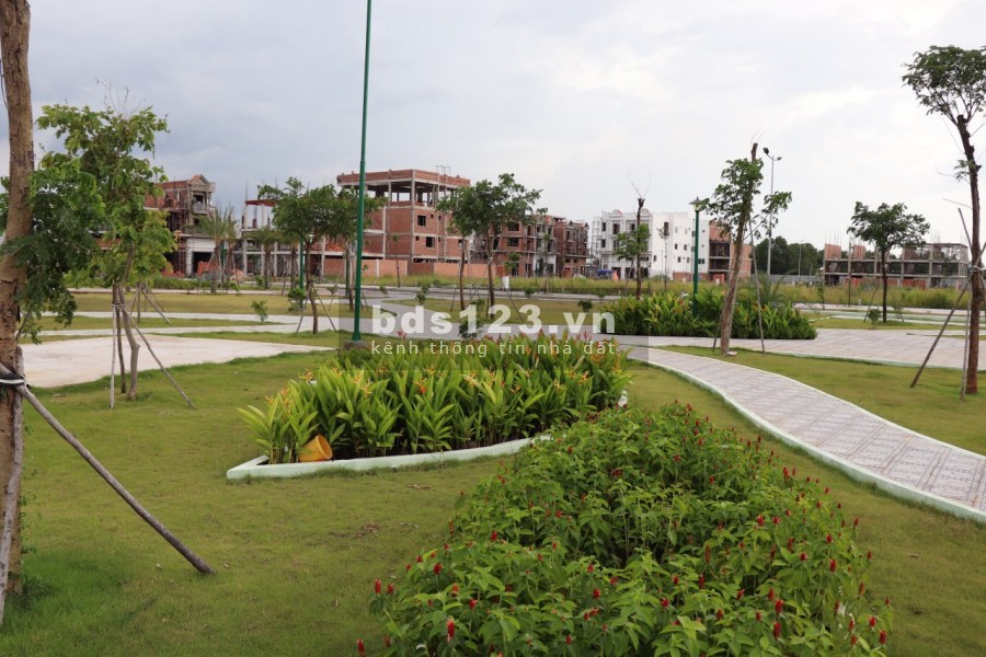 Shophouse xây sẵn (1 trệt - 1 lửng - 2 lầu - 1 tum) chỉ 4.6 tỷ/căn, thanh toán 24th, hỗ trợ vay 70%