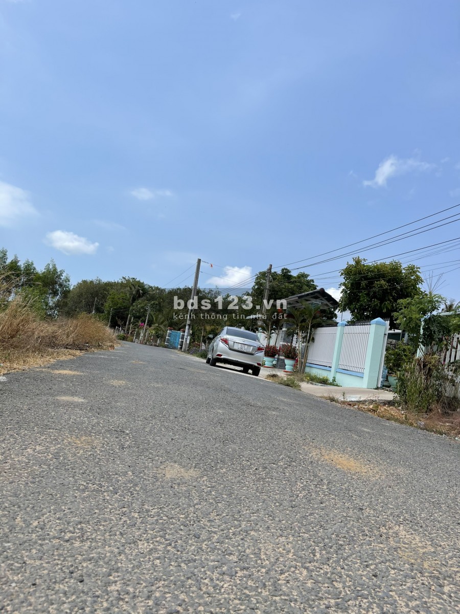 Cần bán lô đất Gò Cát, 1.25 tỷ/273m2, SHR, lô góc 2MT, khu dân cư đông đúc