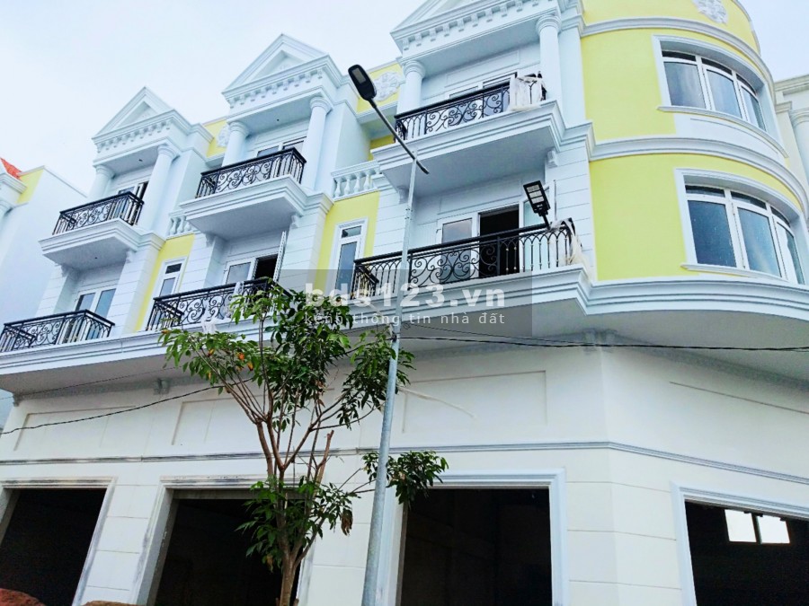 NHÀ PHỐ KD CHỢ LONG THỌ CHỈ 4.6 TỶ/CĂN, ĐƯỢC TRẢ GÓP 24…