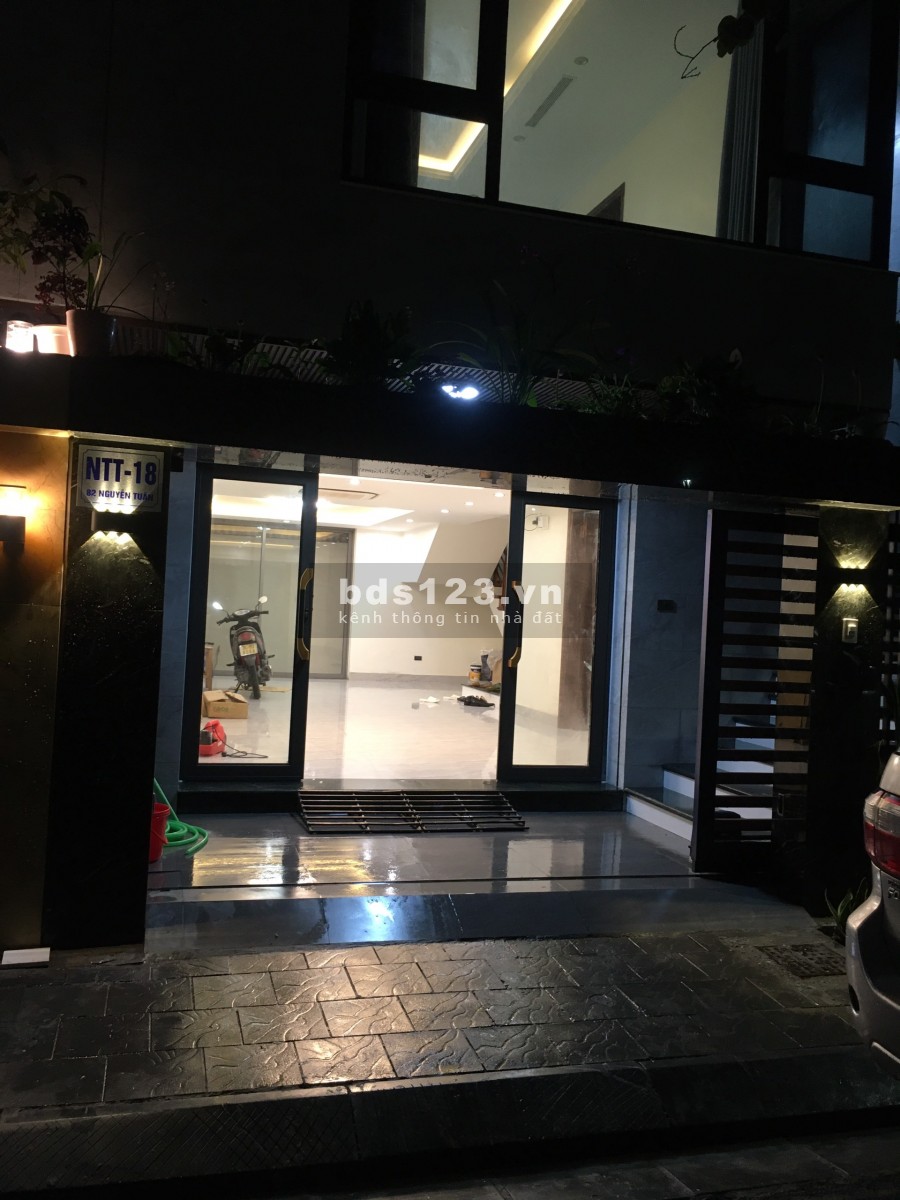 CHO THUÊ VĂN PHÒNG 82M2 MỖI SÀN, 1 HOẶC 2 TẦNG VỊ TRÍ ĐẸP TẠI LIỀN KỀ THỐNG NHẤT COMPLEX SÁT MẶT ĐƯỜNG NGUYỄN TUÂN, AN NINH TỐT,THANG MÁY, ĐƯỜNG VÀO RỘNG RÃI