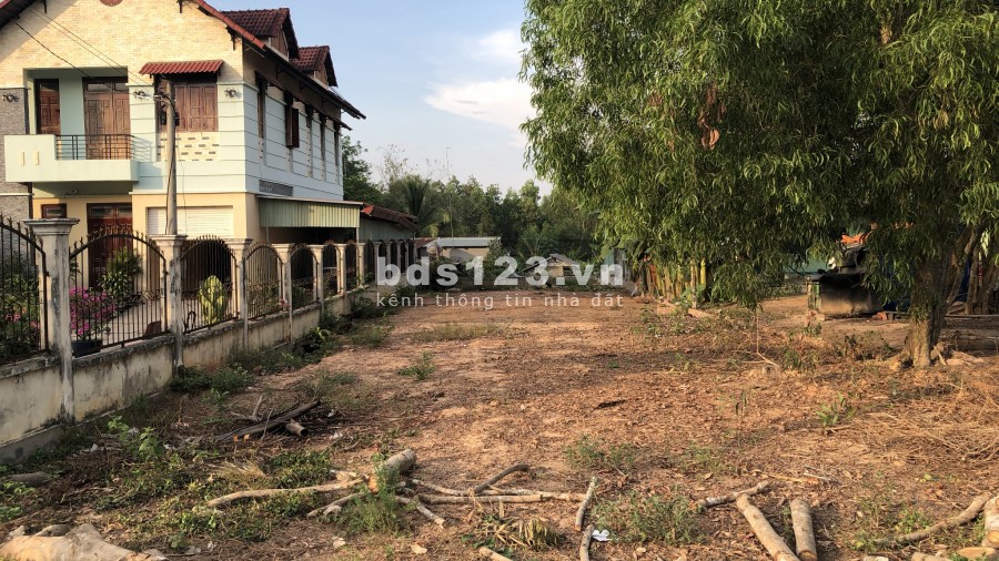 TÔI CÔ MAI CẦN BÁN LÔ ĐẤT 4.000M2(81x49M), ĐƯỜNG NHỰA 20M, ĐỐI DIỆN KCN MAY, DÂN CƯ ĐÔNG