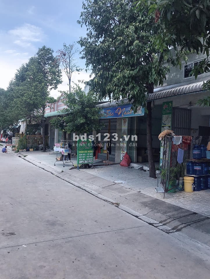 Chính chủ muốn sang lại lô đất với căn trọ 16p mới xây kề kcn và chợ dân sinh