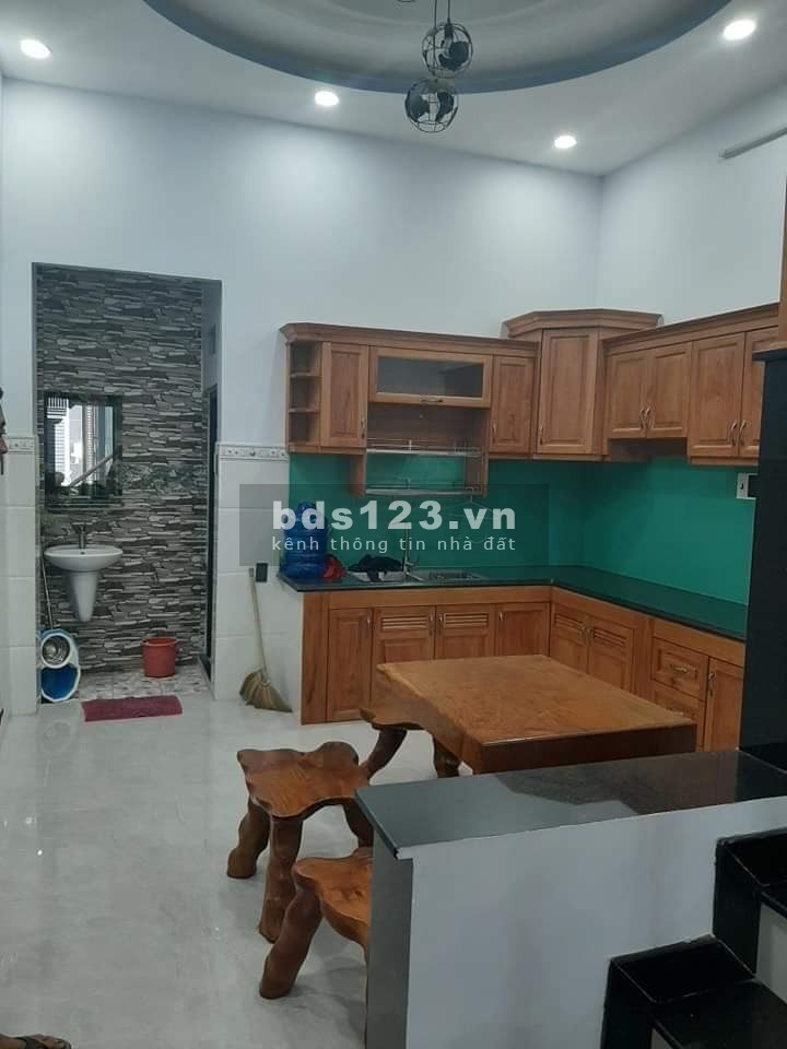 Nhà Đẹp cần ra 80m2, HXH, Đường Xã Đê,Bình Chánh 4 x 20, SHR, giá 1,1 tỷ