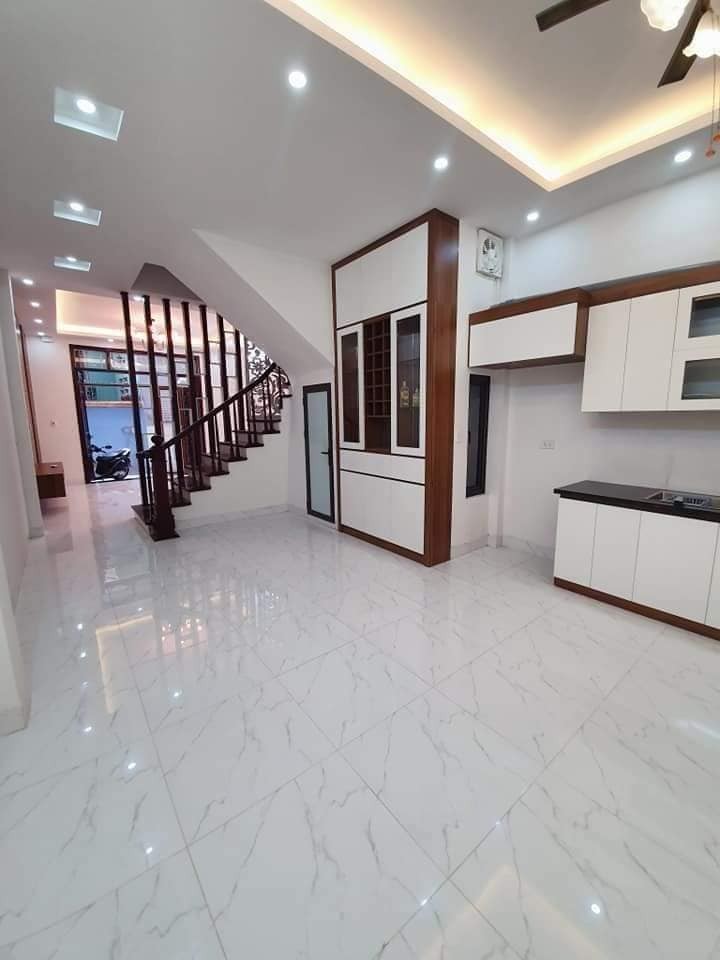Cần bán gấp căn nhà phường đại mỗ, nhà mới tinh, sổ đỏ chính chủ,32m2, 5 tầng, giá chỉ 2 tỷ