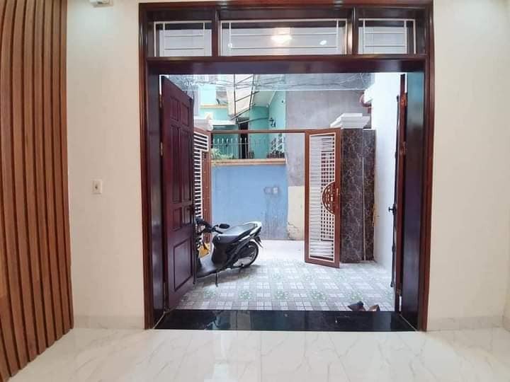 Cần bán gấp căn nhà phường đại mỗ, nhà mới tinh, sổ đỏ chính chủ,32m2, 5 tầng, giá chỉ 2 tỷ