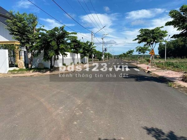 Nằm ngay mặt tiền đường Nguyễn Văn Linh 17m, trong trung tâm hành chính Đồng Phú